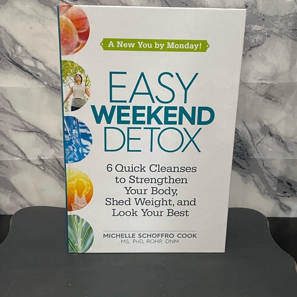Easy Weekend Detox by - White and Blue Cover